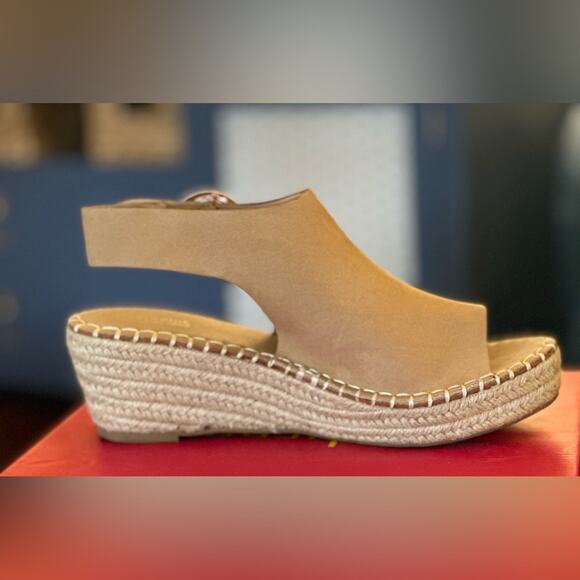 Catherine Malandrino Cirkly Sand Nubuck Faux Suede Espadrille Wedges. Size 10 - Picture 2 of 6